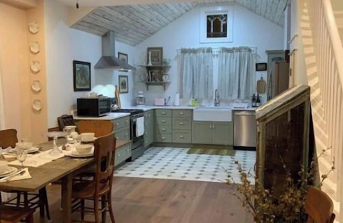 Pendleton House | Super Charming Modern Cottage