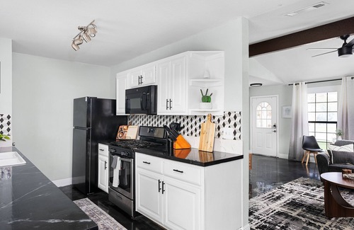 Egger Acres House | Super clean 3BR Near Hwy & Dining & Shopping