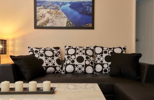 Daan Apartment | Super Clean Flat above Zhongxiao Fuxing MRT