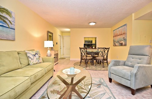 Sarasota Condo | Super Clean! Minutes to Siesta Key.
