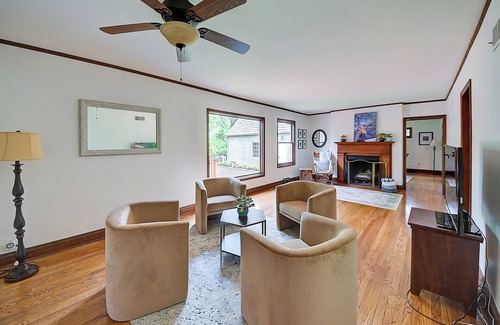 Iowa City House | Super close to everything! 5 bedrooms close to Hawkeye events & the Hospital