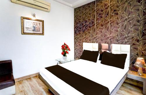 Sindhi Camp Hotel | Super Collection O Banipark Formerly Arena Villas