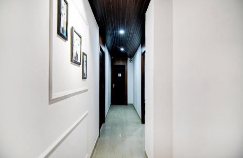 Chinar Park Hotel | Super Collection O Chinar Park Near Airport