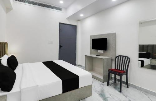 Lucknow Hotel | Super Collection O Quila Road Formerly JR Inn