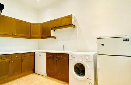 Rudolfsheim-Funfhaus Apartment | Super Comfy 1BR&1LR Apt, 7- Min to Westbahnhof