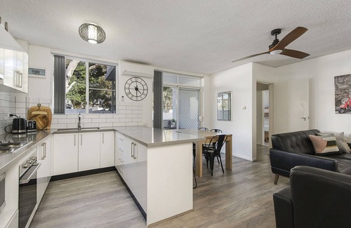 Crescent Head Apartment | SUPER CONVENIENT SUNNY APARTMENT