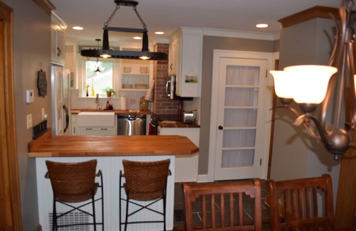 Mission House | Super Cozy Charming Vintage Bungalow