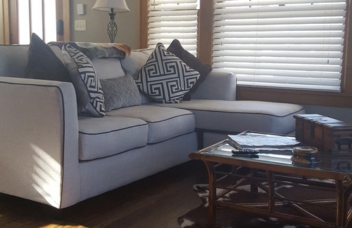 Mission House | Super Cozy Charming Vintage Bungalow