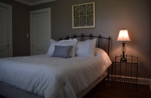 Mission House | Super Cozy Charming Vintage Bungalow