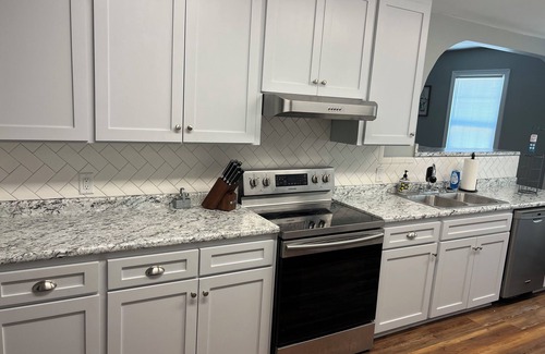Thomasville House | Super Cozy Cottage is updated, fully stocked and close to Downtown Thomasville!