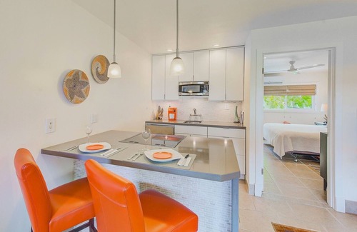 St. Pete Beach Condo | Super-cute 1/1 on ICW, walk to Gulf beaches. 1+ Month stay