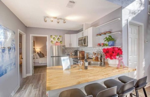 Dripping Springs House | Super Cute Vineyard Retreat - Near Top Wineries