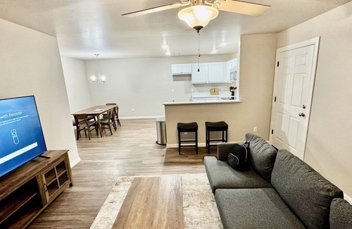 Yukon House | Super Host! Brand New 3 Bedroom/2 Bathroom located in the heart of Yukon!