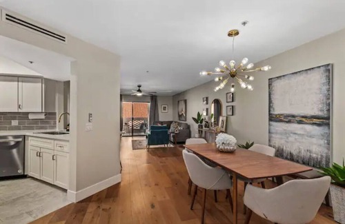 Camelback East Condo | Super Host w/23 reviews on Airbnb! Fantastic Location- Biltmore Luxury Condo