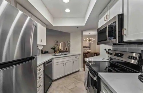 Camelback East Condo | Super Host w/23 reviews on Airbnb! Fantastic Location- Biltmore Luxury Condo