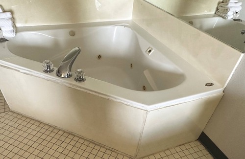 Pearl River Hotel | Super Inn and Suites Philadelphia