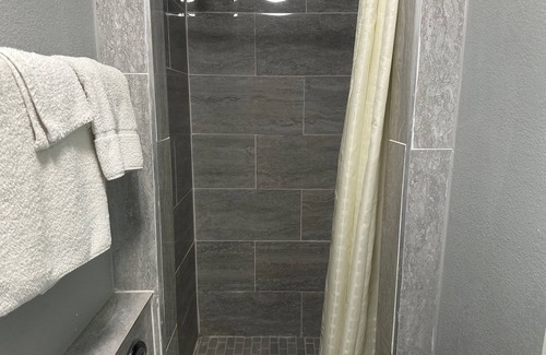 Newport Hotel | Super Inn