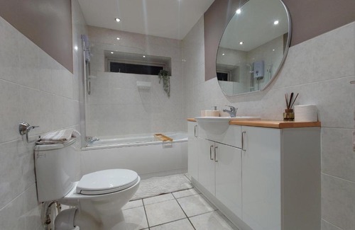 Jesmond Apartment | Super King 2 Bedroom Apartment, Jesmond.