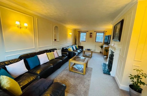 St Ives House | Super king bed. fast wifi, office, private garden. Off road parking, quiet arean