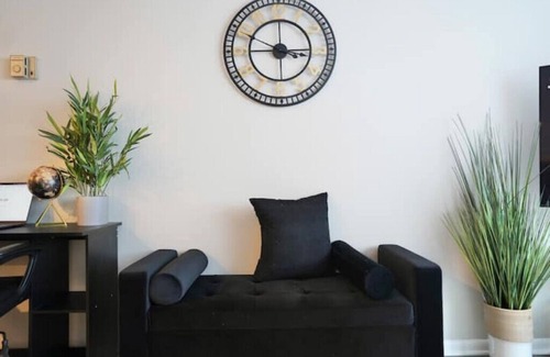 Takoma Apartment | Super Large Studio with Free Parking -Walk to Metro
