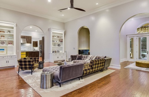 Cross Mountain House | Super luxury 8 bedroomed family retreat with Pickleball Courts