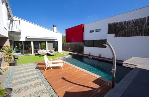 Sils Villa | Super Modern Magnificence Costa Brava!