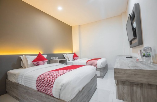 Tanjung Duren Utara Hotel | Super OYO 1487 Residence Khoe