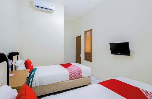 Tanjung Duren Utara Hotel | Super OYO 160 Lontar Residence