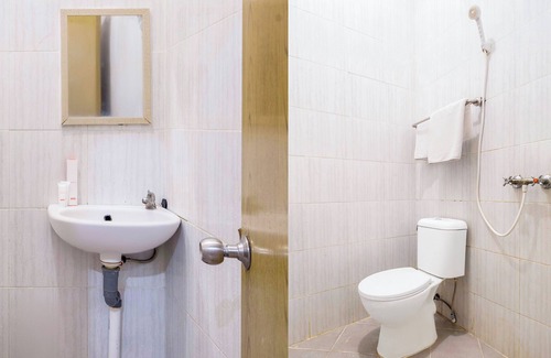Tanjung Duren Utara Hotel | Super OYO 160 Lontar Residence