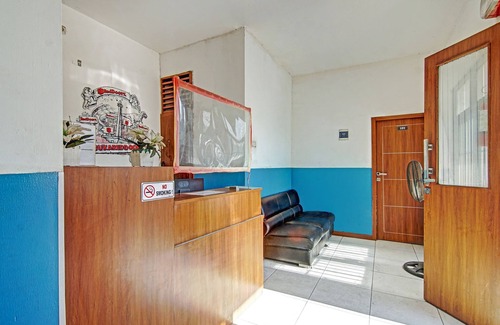 Kelapa Gading Barat Hotel | Super OYO 90422 Mall Of Indonesia