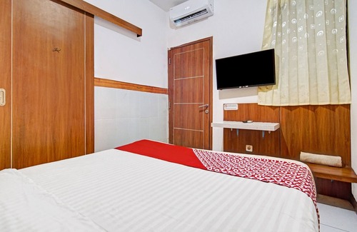 Kelapa Gading Barat Hotel | Super OYO 90422 Mall Of Indonesia