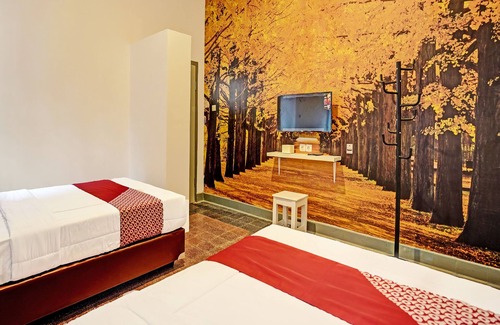 Blitar Hotel | Super OYO 91618 Hotel Nawangwulan