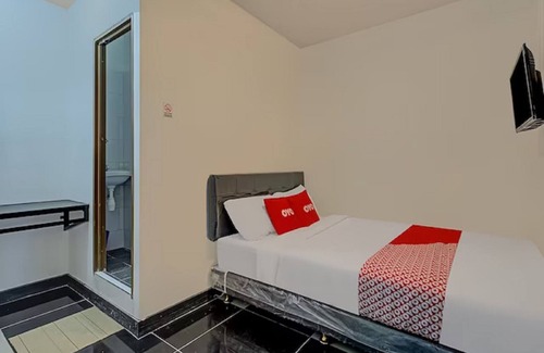 Suko Manunggal Hotel | Super OYO Capital O 3198 Sukomanunggal Inn