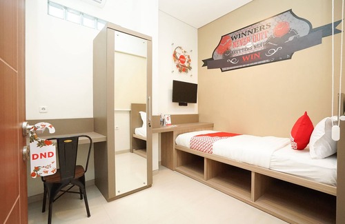 Darmo Hotel | Super OYO Capital O 614 Graha 8 Syariah