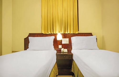 Palembang Hotel | Super OYO Collection O 92690 Hotel Limas