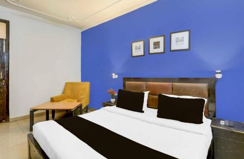 Sainik Farm Hotel | Super OYO Townhouse Anmol Residency