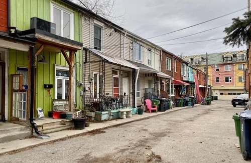 Kensington Market House | Super Quiet and Central, in the Famous Kensington Market
