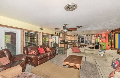 Dunnellon House | SUPER SIZED 3 STORY RIVERFRONT LODGE WITH UNIQUE VIBES. EVERYTHING INCLUDED!