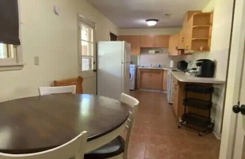 Manhattan House | Super spacious home with plenty of parking