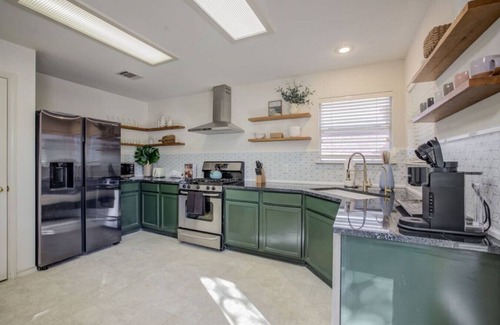 Cedar Park House | Super stylish, Spacious & chic 4bd w/Cowboy Pool!