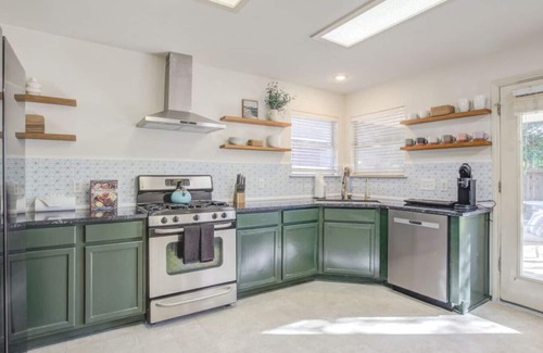 Cedar Park House | Super stylish, Spacious & chic 4bd w/Cowboy Pool!