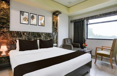 Anand Hotel | Super Townhouse Anand Formerly Hotel The Maison