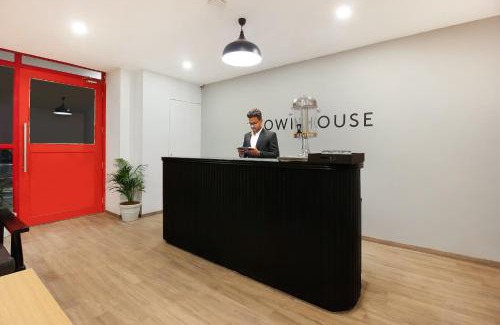 Begumpet Hotel | Super Townhouse THE CINCO HOTEL NEAR ESI HOSPITAL (SR NAGAR)