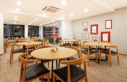 Begumpet Hotel | Super Townhouse THE CINCO HOTEL NEAR ESI HOSPITAL (SR NAGAR)