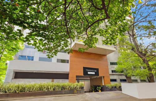 Dwaraka Nagar Hotel | Super Townhouse Visakhapatnam