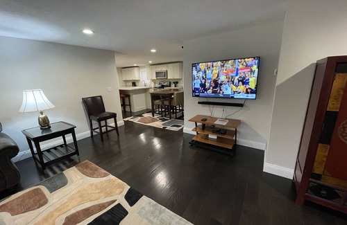 Mentor House | SUPER UPSCALE RANCH!