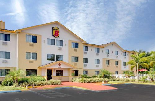 Clearwater Hotel | Super8 by Wyndham NEARBY Clearwater St Petersburg International Airport