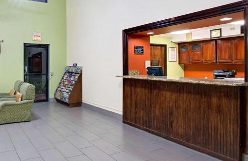Clearwater Hotel | Super8 by Wyndham NEARBY Clearwater St Petersburg International Airport