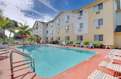 Clearwater Hotel | Super8 by Wyndham NEARBY Clearwater St Petersburg International Airport