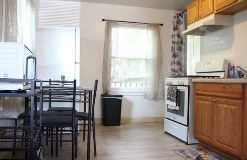 West Rock House | Superb 2-bedroom house with AC, in New Haven close to Yale, restaurants shops